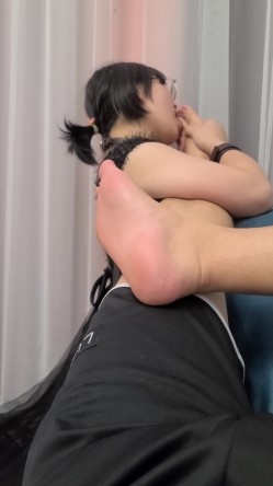 绿帽调教大师『渡先生』九月VIP最新性爱私拍 多人运动+勾引司机+露出调教 高清720P原版 截图12