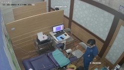 《妇产科监控破解》多位美女少妇张开大腿让医生又抠又摸检查阴道 截图1
