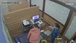 《妇产科监控破解》多位美女少妇张开大腿让医生又抠又摸检查阴道 截图2