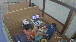 《妇产科监控破解》多位美女少妇张开大腿让医生又抠又摸检查阴道 截图15