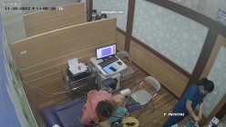 《妇产科监控破解》多位美女少妇张开大腿让医生又抠又摸检查阴道 截图16