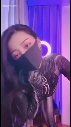 【臀围98土豪福利】番茄社区极品女神土豪私人福利 被土豪在各种包房猛操 爆操+乳交+口爆+亲密闺蜜 截图7