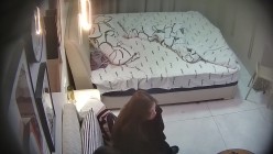 气质美女被男友狂操三场身体敏感捂嘴抓床单 截图13