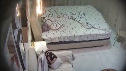 气质美女被男友狂操三场身体敏感捂嘴抓床单 截图14