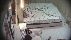 气质美女被男友狂操三场身体敏感捂嘴抓床单 截图16