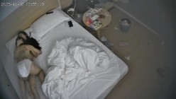 高颜值女同大姨妈来了也要戴上假阳具满足性伴侣把她干的哇哇叫 截图12