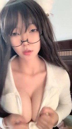 【女高童颜巨乳】应求更新 大奶校花 跳蛋 滴蜡 密码房! 挑战感官刺激 截图2
