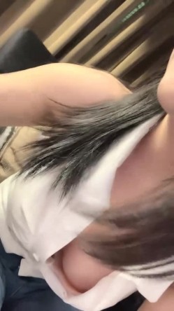 【京鱼儿】19岁童颜巨乳 可爱猫女 神秘男舔逼 道具自慰 -被土豪包养玩了一段时间，复出后更会玩，这质量杠杠的 截图3