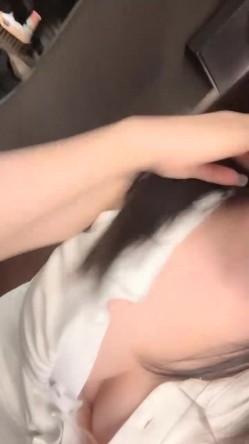 【京鱼儿】19岁童颜巨乳 可爱猫女 神秘男舔逼 道具自慰 -被土豪包养玩了一段时间，复出后更会玩，这质量杠杠的 截图14