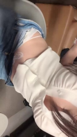 【京鱼儿】19岁童颜巨乳 可爱猫女 神秘男舔逼 道具自慰 -被土豪包养玩了一段时间，复出后更会玩，这质量杠杠的 截图15