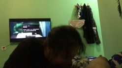 媳妇：行了吧，不来啦，妈的，起来，硬两下就软了。 老公：含啊，来啊，再来两下 截图1