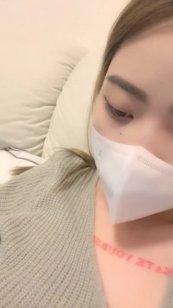 新来的骚货，拜金女，开着特斯拉去车震，【柔柔早点睡】，KTV塞跳蛋，车震，酒店开房一条龙 截图1