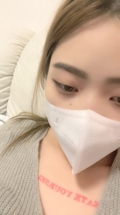 新来的骚货，拜金女，开着特斯拉去车震，【柔柔早点睡】，KTV塞跳蛋，车震，酒店开房一条龙 截图2