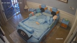 《居家摄像头破解》偷窥E奶少妇的居家日常 ️这奶子可真不是盖的 截图4