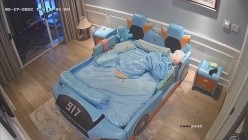《居家摄像头破解》偷窥E奶少妇的居家日常 ️这奶子可真不是盖的 截图8