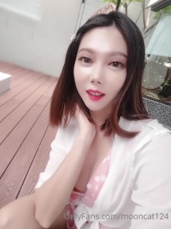 台湾天然美胸熟女人妻中出女王「Jixxielee」「骚猫儿」OF私拍 截图1