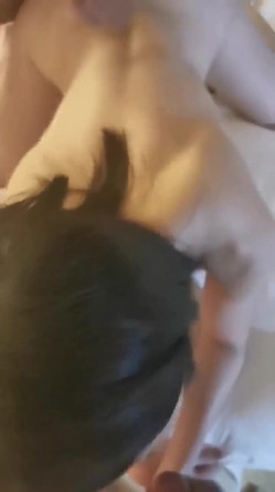 万人求购，推特反差婊，顶级绿帽骚妻【嫂子爱露出】一女战多男，群P大乱交，捆绑调教野战 截图16