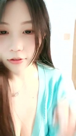 好久不见 天然美乳女神！【你的女帝】黑牛怼逼 高潮喷水！撩人的眼神，一点儿也不掺假的大白兔 截图7