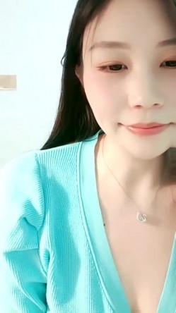 好久不见 天然美乳女神！【你的女帝】黑牛怼逼 高潮喷水！撩人的眼神，一点儿也不掺假的大白兔 截图13