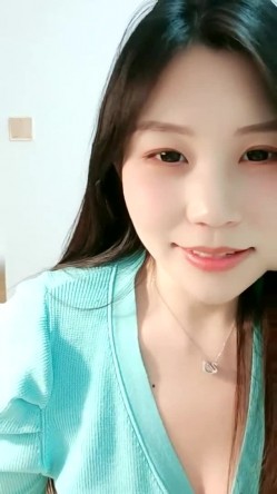 好久不见 天然美乳女神！【你的女帝】黑牛怼逼 高潮喷水！撩人的眼神，一点儿也不掺假的大白兔 截图14