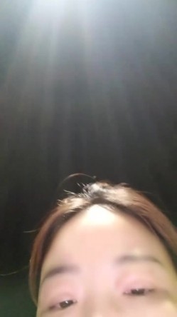 县城的极品小少妇，【小河弯弯】，户外尿尿~道具自慰~无套啪啪~内射口爆吞精 截图3