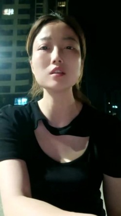 县城的极品小少妇，【小河弯弯】，户外尿尿~道具自慰~无套啪啪~内射口爆吞精 截图5