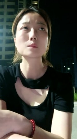 县城的极品小少妇，【小河弯弯】，户外尿尿~道具自慰~无套啪啪~内射口爆吞精 截图13