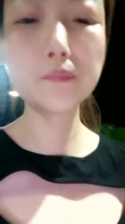 县城的极品小少妇，【小河弯弯】，户外尿尿~道具自慰~无套啪啪~内射口爆吞精 截图15