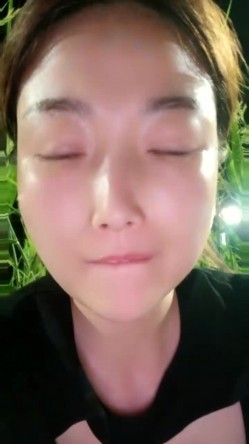 县城的极品小少妇，【小河弯弯】，户外尿尿~道具自慰~无套啪啪~内射口爆吞精 截图16