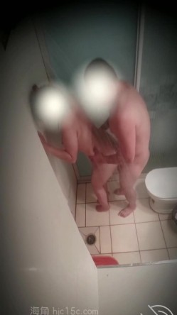 原创21 表哥睡着了，偷偷跑进厕所，趁嫂子洗澡时操了她！可惜不敢大声说话 截图3
