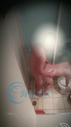 原创21 表哥睡着了，偷偷跑进厕所，趁嫂子洗澡时操了她！可惜不敢大声说话 截图11