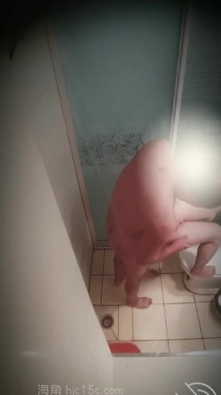 原创21 表哥睡着了，偷偷跑进厕所，趁嫂子洗澡时操了她！可惜不敢大声说话 截图12