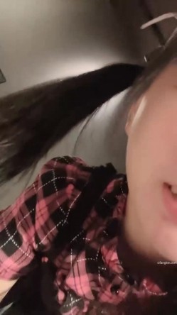 【京鱼儿】19岁童颜巨乳 女仆学生制服 道具自慰 流白浆 ！高人气19岁学生妹 白皙大奶！！ 截图11