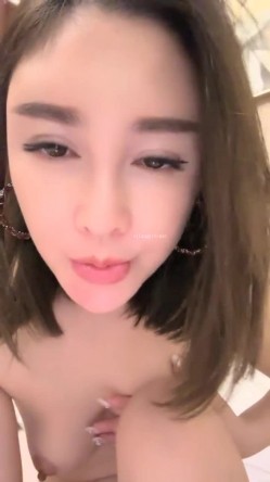 杭州美少妇，【少妇可同城可空降】，首次带跳蛋逛商场，玩得好刺激湿了一大片，回家赶紧无套内射满足以下 截图16