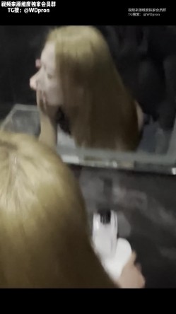 约啪极品反差台球助教！露脸颜射！这妹子太反差了，特别骚！趴在厕所镜子面前后入她，不要太爽！ 截图1