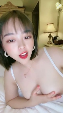 骨感和巨乳高颜值激情姐妹花【可爱的小辣椒】女同互玩 晚上秀到早上水都流干了 截图9