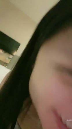 美臀学生，好他妈骚，【昨晚又遇见了你】，小小年纪看着已经是身经百战的状态，掰开逼逼水就自动流，需要男人天天操 截图3