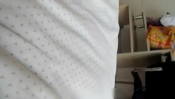 某公司模特按要求拍摄大尺度宣传照片,空姐制服丝袜超级诱惑,旁边的摄影师受不了借机上前玩弄美女的逼逼！ 截图16