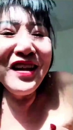 熟女阿姨 来你坐上了 你好骚阿 大爷无套操阿姨 就是鸡鸡不够硬 射的也快 截图9