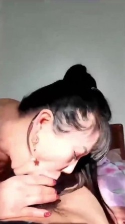 熟女阿姨 来你坐上了 你好骚阿 大爷无套操阿姨 就是鸡鸡不够硬 射的也快 截图13