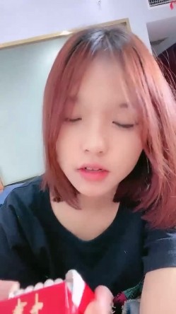 高颜值粉穴，阴毛稀疏年轻漂亮的反差女大，被无套爆操，叫声淫荡 截图4