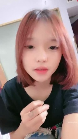 高颜值粉穴，阴毛稀疏年轻漂亮的反差女大，被无套爆操，叫声淫荡 截图5