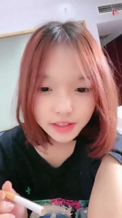 高颜值粉穴，阴毛稀疏年轻漂亮的反差女大，被无套爆操，叫声淫荡 截图11