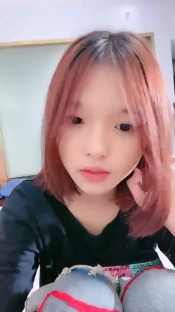 高颜值粉穴，阴毛稀疏年轻漂亮的反差女大，被无套爆操，叫声淫荡 截图15