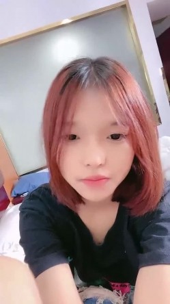高颜值粉穴，阴毛稀疏年轻漂亮的反差女大，被无套爆操，叫声淫荡 截图16