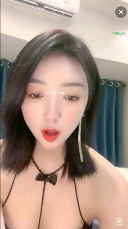 【Y汐】气质白领第一天下海比较腼腆 咪咪会发光，把AV玩具拿出来给大家看，私下一定没少玩，渴望真大鸡巴！ 截图3