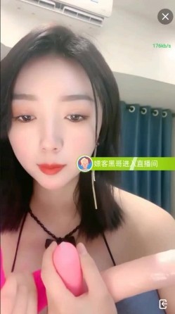 【Y汐】气质白领第一天下海比较腼腆 咪咪会发光，把AV玩具拿出来给大家看，私下一定没少玩，渴望真大鸡巴！ 截图14