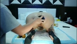 网红淫荡夫妻dayu私拍~极限调教酷爱虐肛各种大道具拳交 截图3