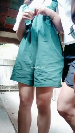 野外~玩刺激~玩心跳~【无敌小表妹】2男2女~车震小树林~茅屋~操出血，家中3P啪啪 截图14