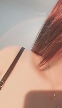 舞蹈老师兼职捞钱~【鱼水水】气质就是不一样 美鲍一线天，这逼看着就很干净，粉色滤镜好评超赞 截图1